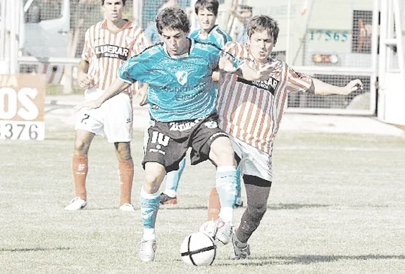 Enero de 2006, Gabriel Hauche, gol y figura en el triunfo de Temperley en Lomas de Zamora.