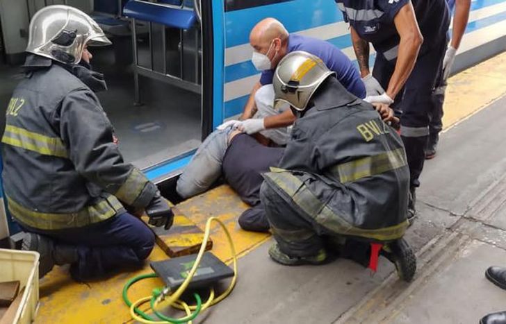 El momento en el que lo liberaron con apenas algunos golpes.
