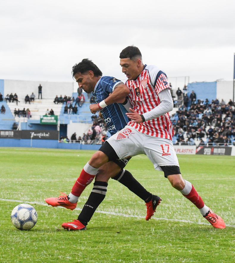 Matías González tuvo dos chances claras para Los Andes. Matías González tuvo dos chances claras para Los Andes.