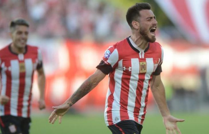 González anotó tres goles en el Pincha.