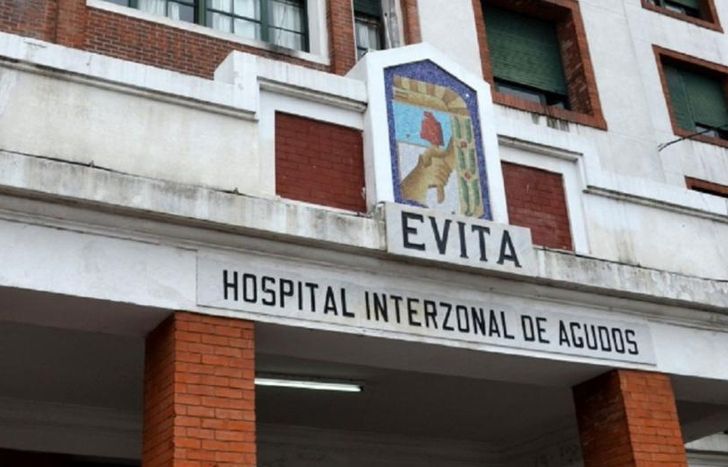 La persona atacada fue operada en el Hospital Evita de Lanús por cuatro heridas de arma blanca.