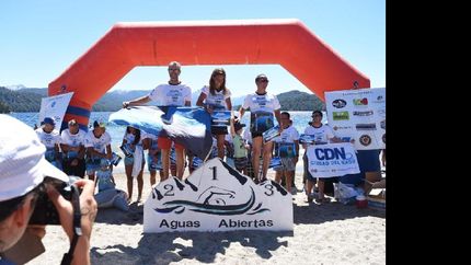 La nadadora y profesora del club de Adrogué, en el primer puesto de la clasificación general de la carrera en Villa La Angostura.