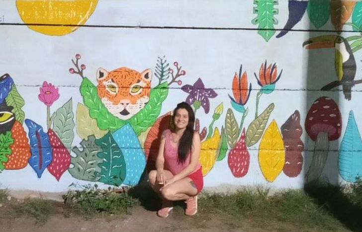 Natalia, feliz de intervenir y recuperar un espacio de su barrio.