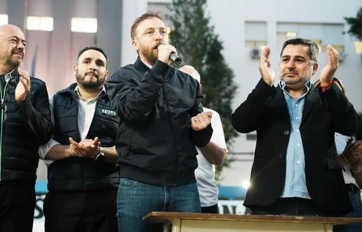 Federico Otermín, acompañado por Diego Molea, participó de la Clase Abierta de la Universidad de Lomas en la Plaza Grigera.