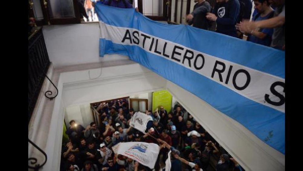 Trabajadores de Astilleros Río Santiago toman el Ministerio de Trabajo bonaerense