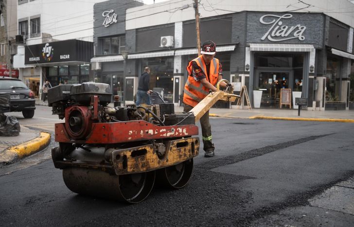 Los trabajos en Banfield abarcan las dos manos de la avenida.