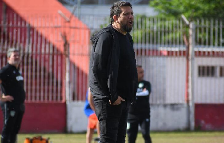 Szeszurak trabaja duro para darle forma al nuevo plantel.