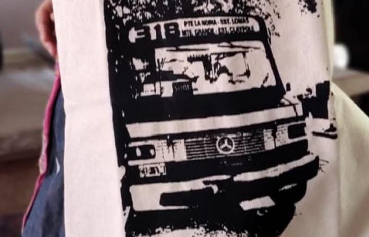 La iniciativa pretende llevar en una bolsa imágenes de líneas de colectivos de la zona.