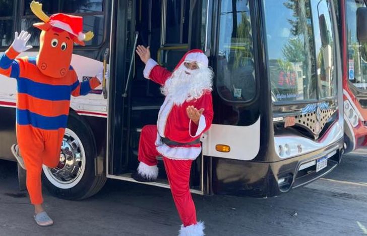 El Reno acompañó a Santa.