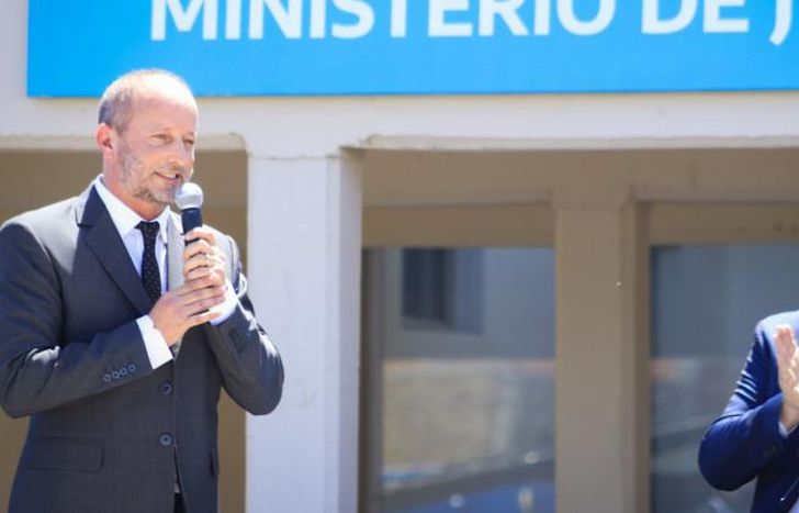 Durante el acto, Insaurralde junto al Presidente.