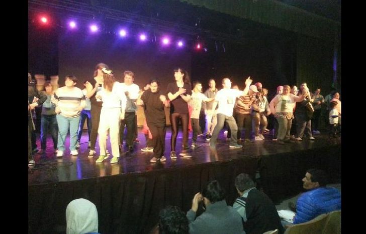 cientos de vecinos colmaron la sala de manuel castro 262.