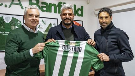 Gustavo Munúa firmó contrato con Banfield.