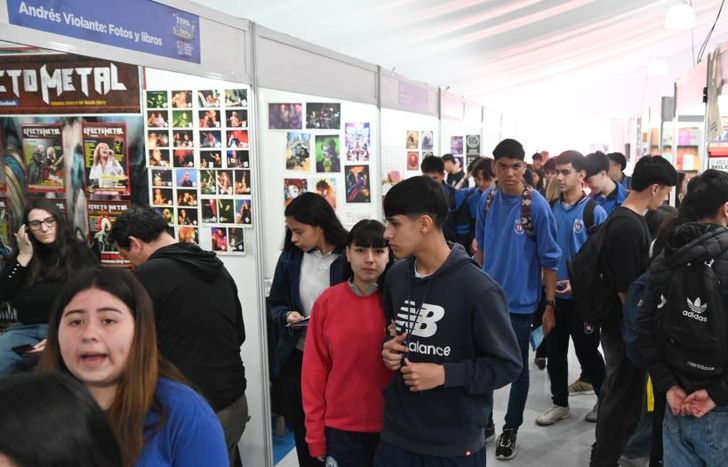 Empresas, pymes, instituciones, editoriales y artistas participan de la muestra.