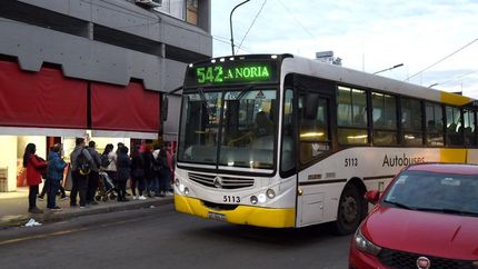 El boleto mínimo de colectivo pasa a de $76,92.
