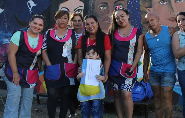 Entregaron diplomas, mochilas, útiles y tazas.