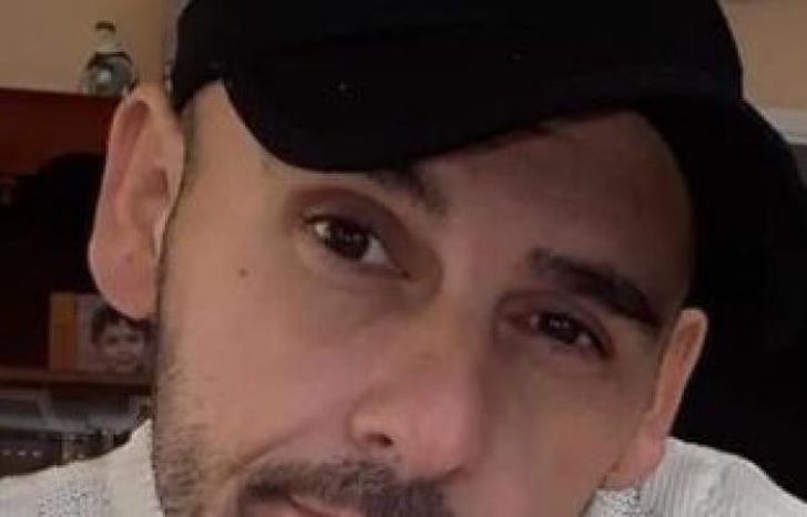 Estudia en la Universidad de Lomas.