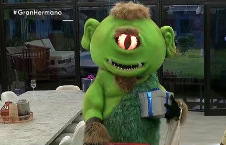 La Tora Villar disfrazada de un cíclope en Gran Hermano.