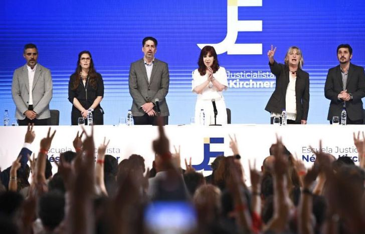 La inflación no para con la dolarización, dijo.