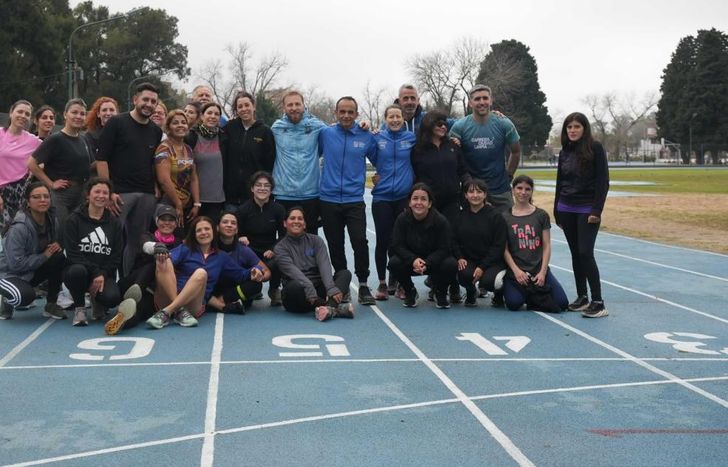 Los domingos, de 10 a 12, hay entrenamientos en la pista de atletismo del parque.