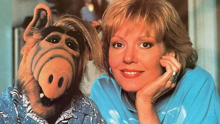 La actriz junto a Alf. La actriz junto a Alf.
