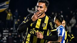 Facundo Batista es el nueve que quiere Lanús, informó Cesar Luis Merlo.