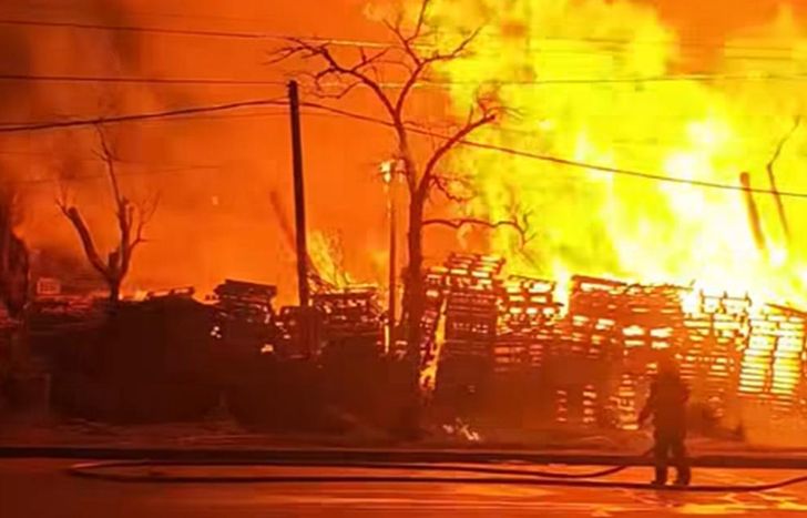 El incendio convocó a ocho dotaciones de bomberos.