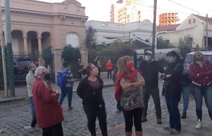 La visita es a la gorra.