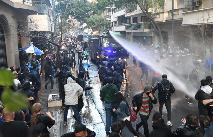 Hubo personas heridas y dirigentes detenidos.