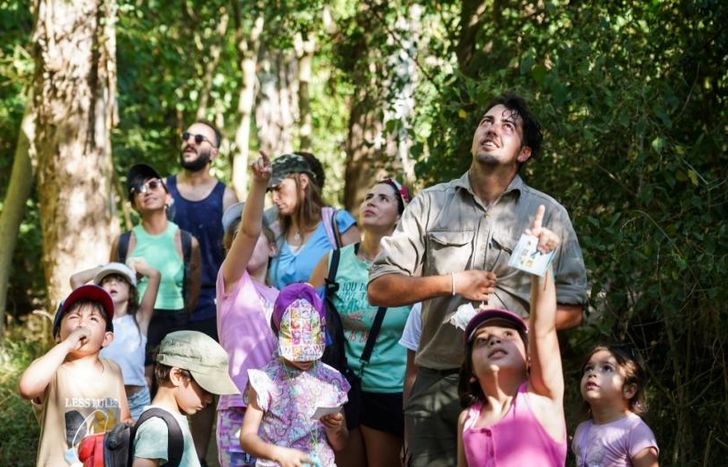 Chicos y chicas ya disfrutan de las actividades junto a sus familias.