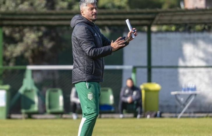 El DT de Banfield tendrá bajas en un partido determinante.