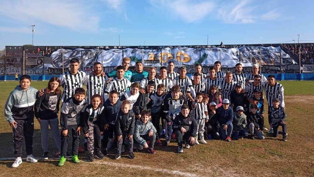 El Porvenir gritó campeón.