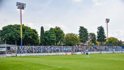 Los hinchas de Temperley llenaron la tribuna que le dieron. Los hinchas de Temperley llenaron la tribuna que le dieron.