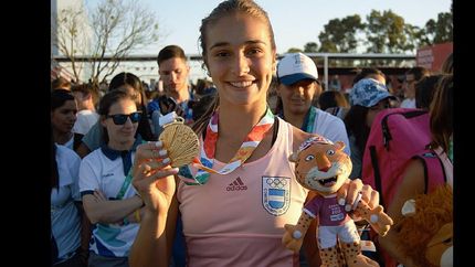 Celina, con su medalla, tras brillar en Buenos Aires 2018.