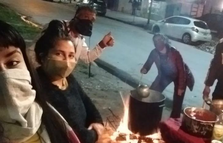 Tres veces a la semana entregan platos de comida.