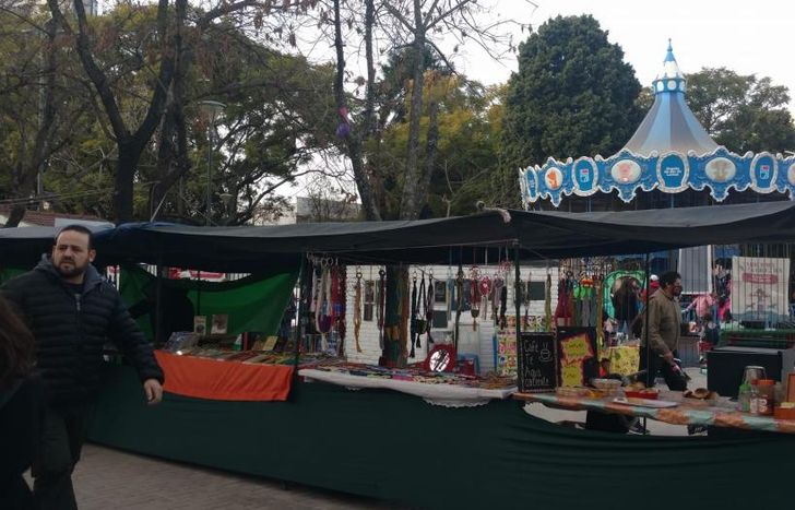 Hay opciones únicas y originales que son producidas al 100% por los artesanos de la feria.