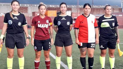 Las capitanas y la terna arbitral. Las capitanas y la terna arbitral.