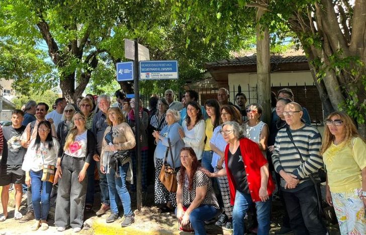 Señalizaron una esquina de Turdera en memoria de Ricardo Emilio Riobó.