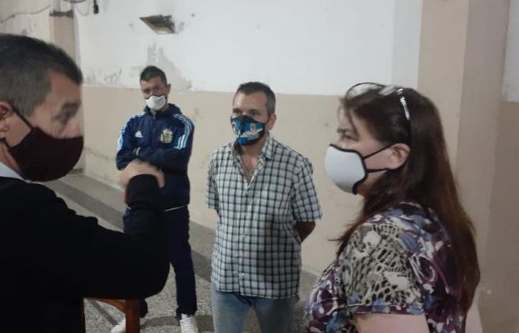 Conversando con vecinos de Lanús.