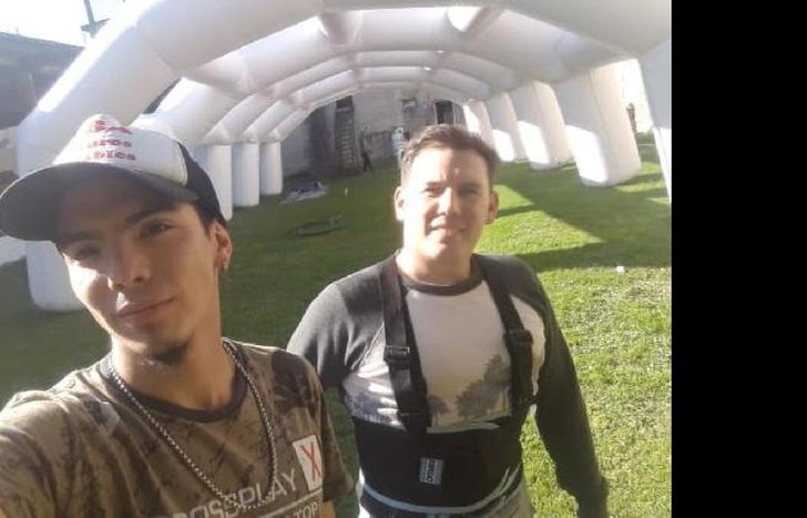 Junto a su hijo, que trabaja con él, Sergio se puso a disposición.