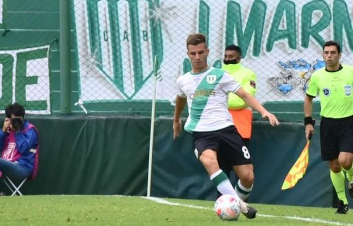 Galoppo lleva la pelota sobre la raya.