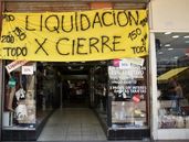 Continúa el fenómeno de comercios vacíos o cerrados por la crisis económica. Continúa el fenómeno de comercios vacíos o cerrados por la crisis económica.