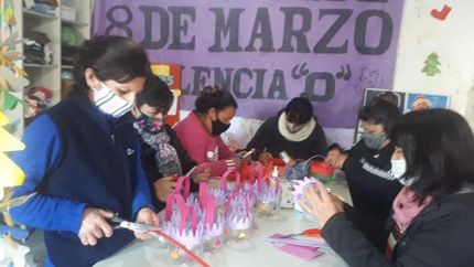 Trabajando para ayudar a los vecinos.