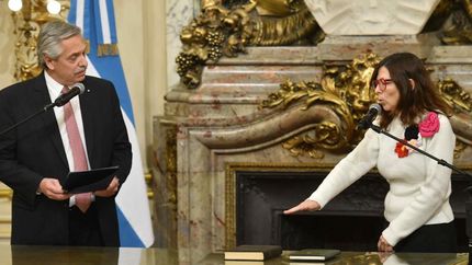 silvina batakis juro como ministra de economia: creo en el equilibrio fiscal