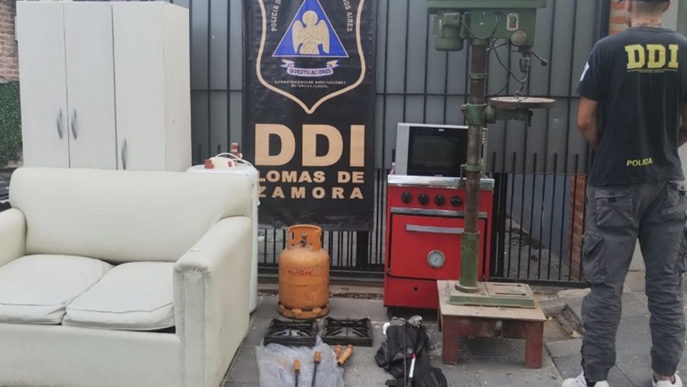 Elementos incautados por la DDI de Lomas de Zamora. Elementos incautados por la DDI de Lomas de Zamora.