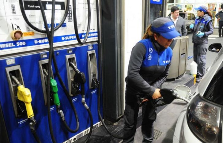 Entre mayo y junio, el consumo de nafta cayó 10,1% interanual.