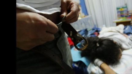 detuvieron a un hombre de 60 anos acusado de abusar de dos nenas