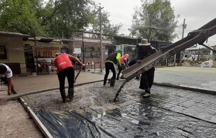 Mejoraron el suelo de la cancha y ahora trabajan en el buffet.