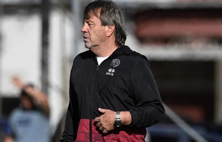 Zielinski mueve piezas.