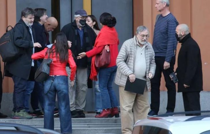De Niro, con barbijo y gorra.