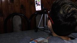 Favio participa como invitado en una radio online de Bolivia.